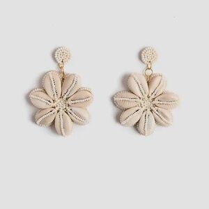 Chic Floral Cream Earrings
